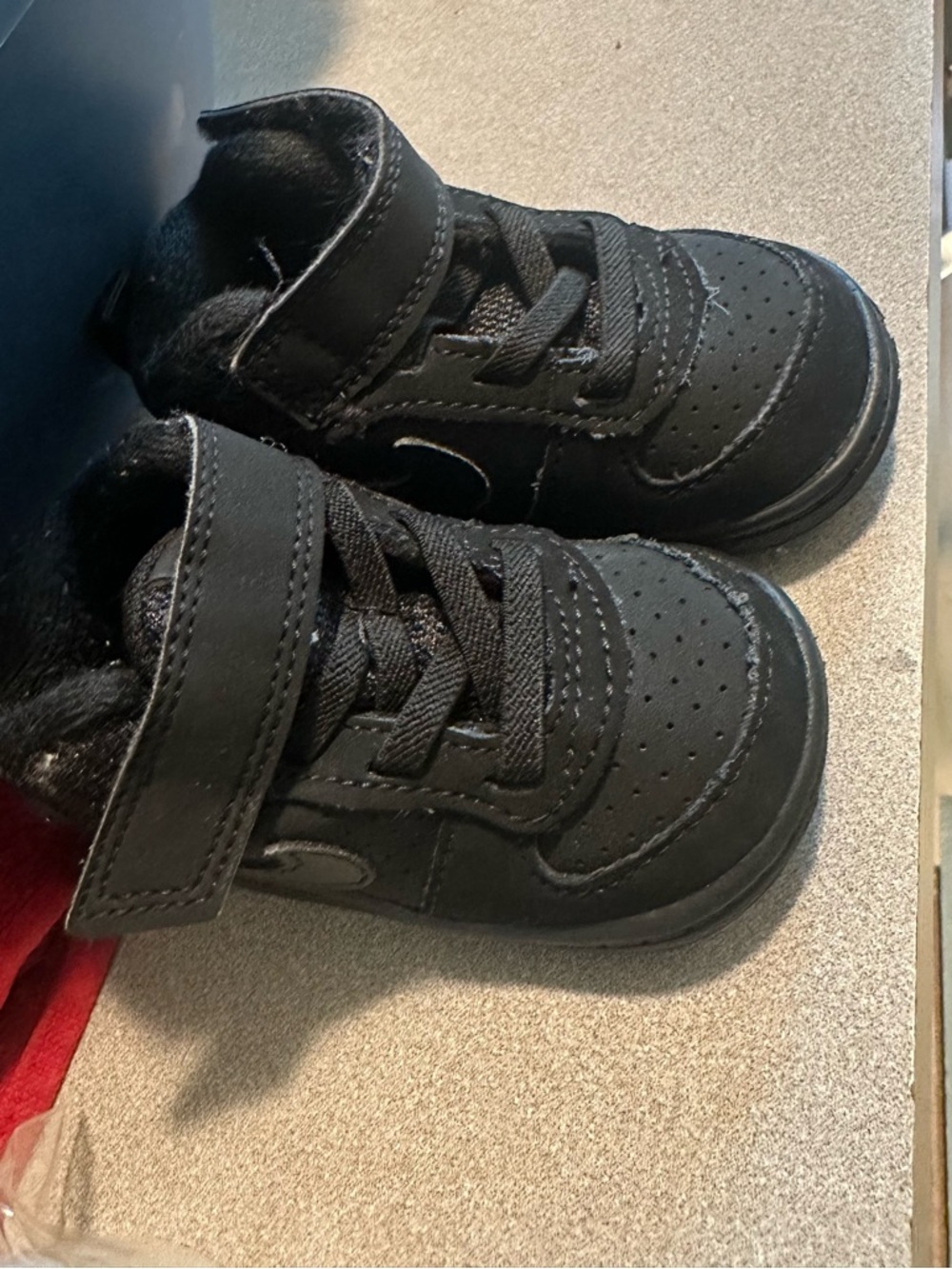 Toddler Nike black sneakers size 4C